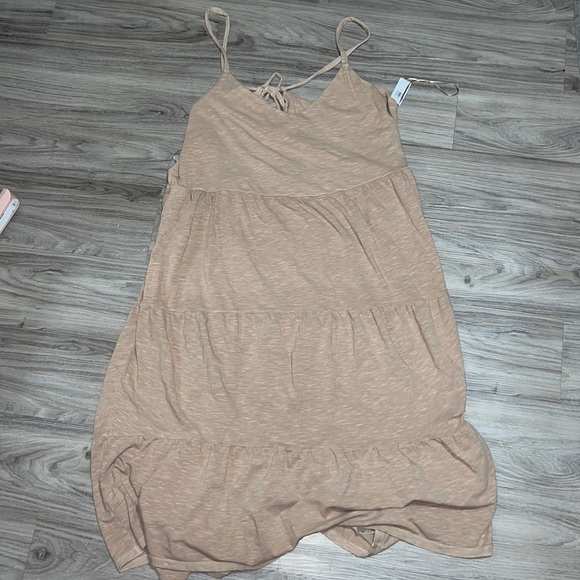 Old Navy Dresses & Skirts - Old Navy Tan Flowy Dress